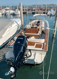 Boston Whaler Outrage 22 WD Suzuki DF250 (2024)