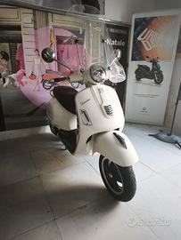Piaggio Vespa 300 GTS i.e. ABS BIANCO PIAGGIO