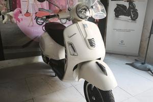 Piaggio Vespa 300 GTS i.e. ABS BIANCO PIAGGIO