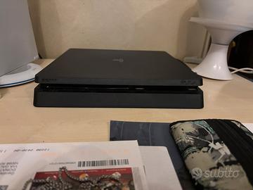 PlayStation 4 slim 500Gb completa di giochi