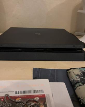 PlayStation 4 slim 500Gb completa di giochi