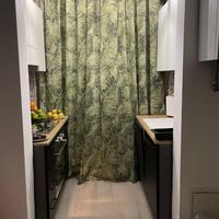 Cucina moderna con elettrodomestici