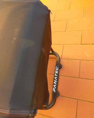 postazione guida fanatec con volante compreso .