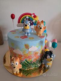 Torta finta Bluey in gesso