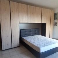 camera da letto a ponte. montaggio gratuito 