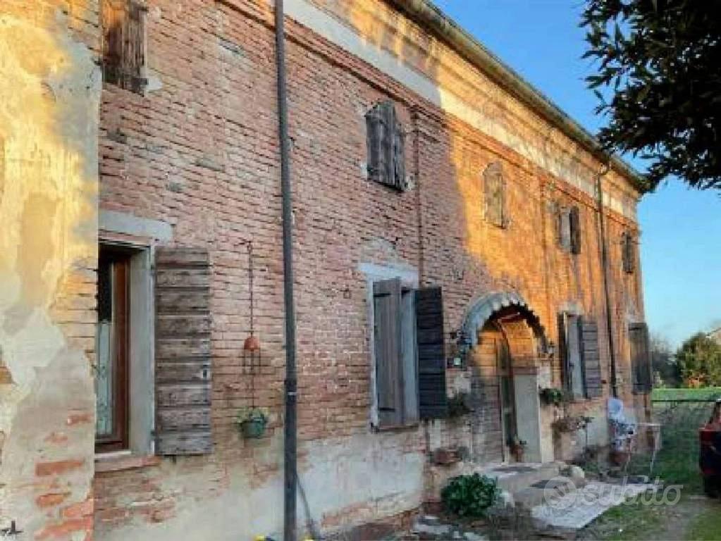 Immobile in asta di 704 m² con più di 5 locali a S - Vista 4