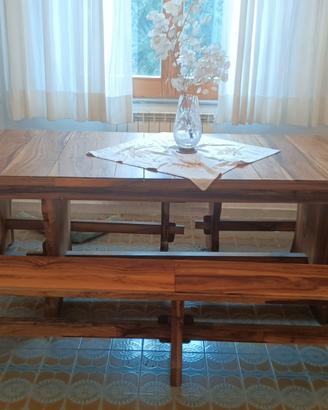 tavolo con panche in ulivo