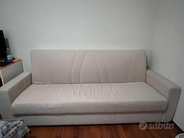 Divano letto 3 posti- colore chiaro, comodo