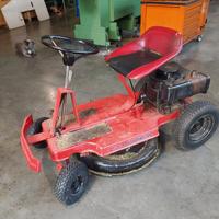 trattorino taglia erba