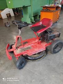 trattorino taglia erba