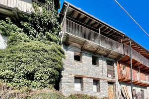 CASA SEMINDIPENDENTE A MONASTERO DI LANZO