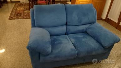 Divano usato a 2 posti di colore bluet