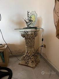 Capitello decorato con base in vetro