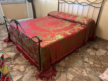 Copriletto in seta damascata di SAN LEUCIO