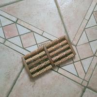 Massaggiatore in legno per piedi