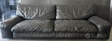 Divano in pelle colore nero