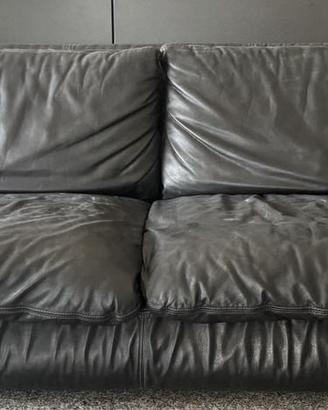 Divano in pelle colore nero