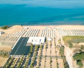 Sole, Mare, Piscina = Athena Resort, affrettatevi