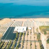 Sole, Mare, Piscina = Athena Resort, affrettatevi