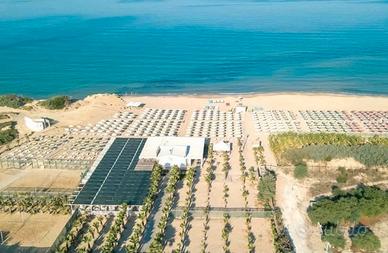 Sole, Mare, Piscina = Athena Resort, affrettatevi