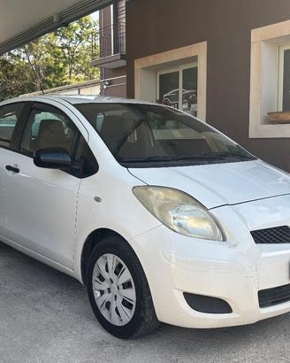 TOYOTA - Yaris - 1.0 5p. Now