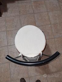 6 sgabelli stile Memphis, metallo nero e legno.