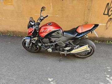 Kawasaki Z1000 accetto permute con scooter