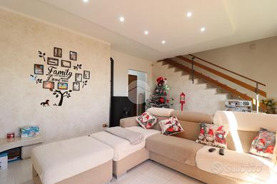 VILLA A SCHIERA A SANT'OMERO