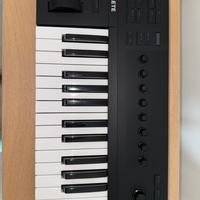 Tastiera Komplete Kontrol A25