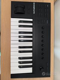 Tastiera Komplete Kontrol A25