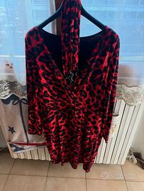 Vestito da donna completo di cintura color Rosso.