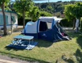 Kit campeggio con tenda tavoli sedie armadio