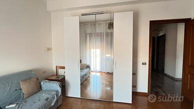 Armadio bianco , 4 ante ( 2 ante specchio