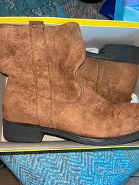 Stivaletti in camoscio