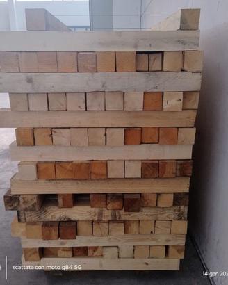 Morale in legno circa cm. 90 x 90 x 100