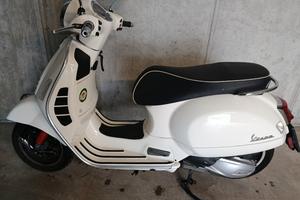 Vespa 300 GTS  hpe bianca