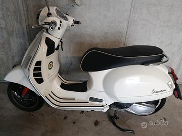 Vespa 300 GTS  hpe bianca
