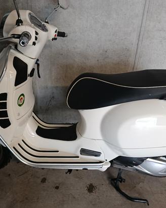 Vespa 300 GTS  hpe bianca
