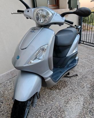 Scooter Piaggio Fly 150