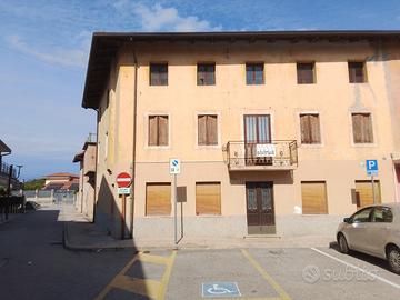 Palazzetto con corte