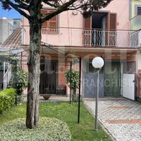 Villa bifamiliare Bassano Romano [BA175VRG]
