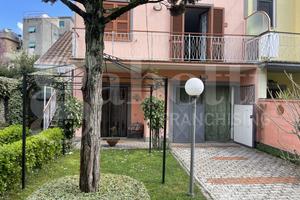 Villa bifamiliare Bassano Romano [BA175VRG]