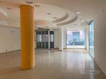 3Luci Locale Commerciale Via DelBosco/DueObelischi