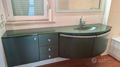 mobile bagno  colore verde con specchiera