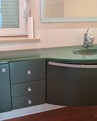 mobile bagno  colore verde con specchiera