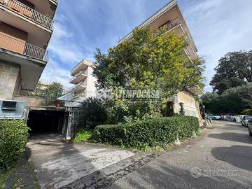 Box a Napoli Viale Colli Aminei 1 locali