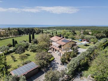 VILLA SINGOLA A CERVETERI