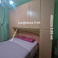 Armadio a ponte e letto matrimoniale 