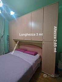 Armadio a ponte e letto matrimoniale 