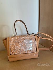 Borsa elegante ricamata